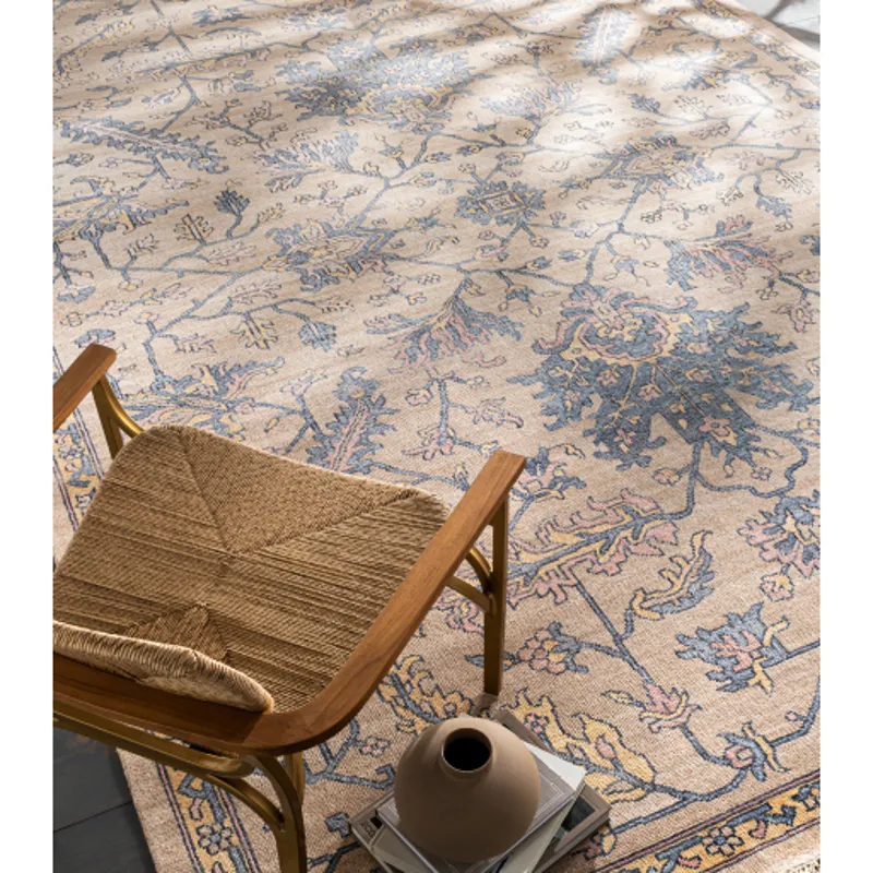 Gorgeous 2' x 3' Rug