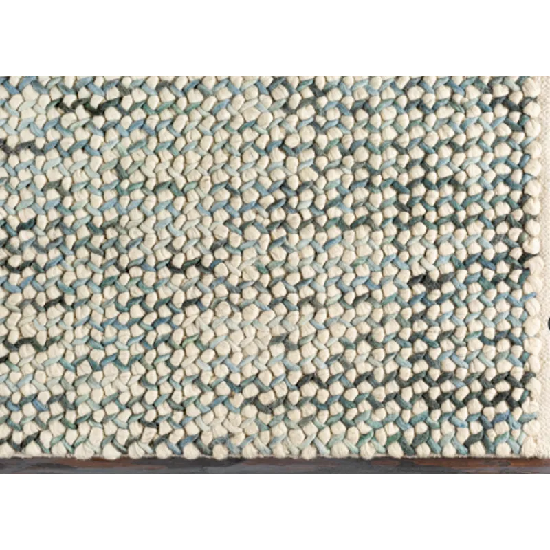 Avera 2' x 3' Rug