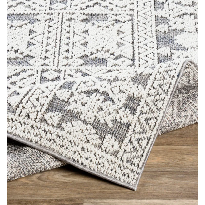 Ariana 6'7" x 9' Rug