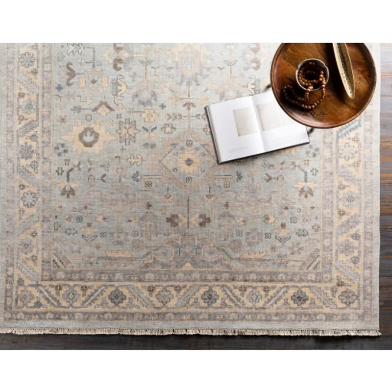 Sabine 9' x 13' Rug
