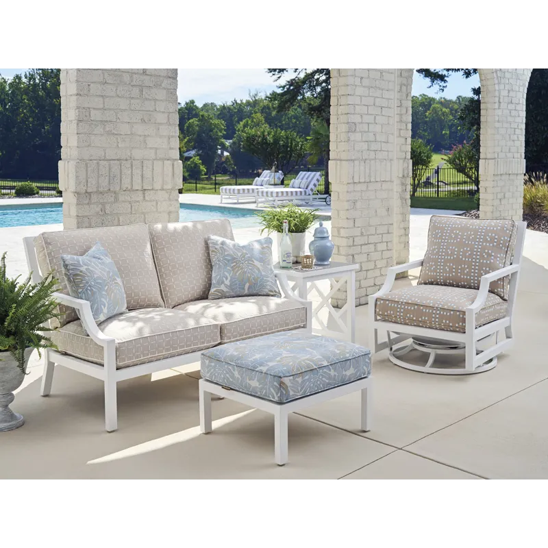 Island Classic Loveseat