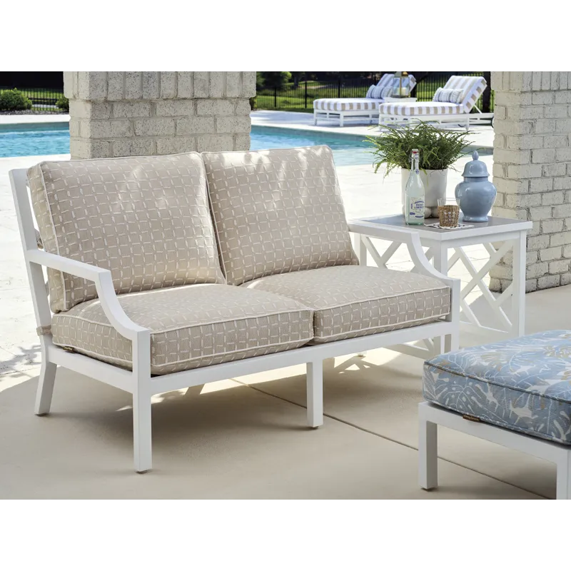 Island Classic Loveseat