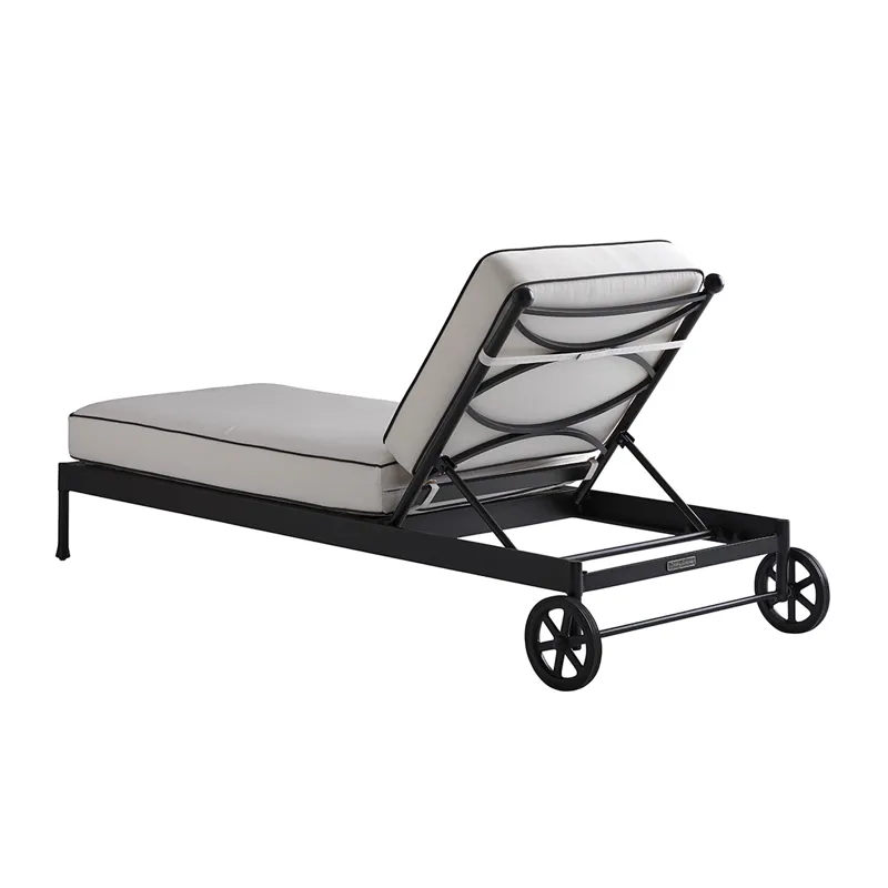 Pavlova Chaise Lounge