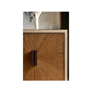 Mist Hall Chest - Multiple item room scene