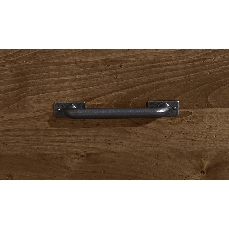 STANDING CHEST  Detail Shot